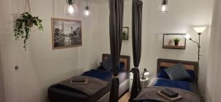 Stay-at-AJ Homes Kamen mit komplett ausgestatteter Küche, Balkon, 8 Hotel-Boxspringbetten in 4 Schlafzimmern & Schlafsofa sowie kostenlos inklusive Bettwäsche, Handtücher, Verbrauchsartikel, Parkplatz, WiFi & SmartTV - 6