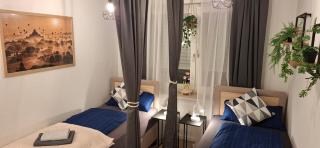 Stay-at-AJ Homes Kamen mit komplett ausgestatteter Küche, Balkon, 8 Hotel-Boxspringbetten in 4 Schlafzimmern & Schlafsofa sowie kostenlos inklusive Bettwäsche, Handtücher, Verbrauchsartikel, Parkplatz, WiFi & SmartTV - 3