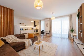 City-center apartment with parking and balcony - 0