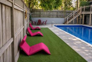 Poolside Paradise - Spacious 5BR Family Home - 4
