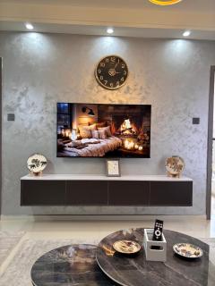 Misty Springs Westlands - 1BR Executive Apt, 2 Min Walk to GTC, Expressway , Rooftop Pool & Gym - 1