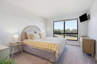 Coastal 2BR Escape, Steps to Beach, Dining and Bar - Eaglehawk Neck - 1