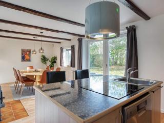Cozy Vacation home near Lake - 3