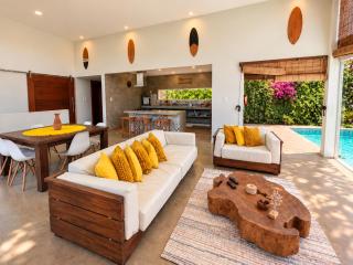 Casa com Piscina, 3 Suites, sala de estar e cozinha completa - 9