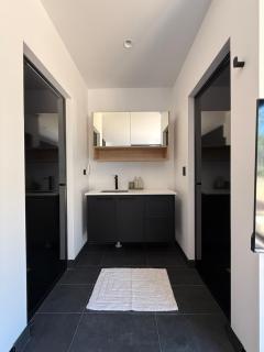 Greymare Stylish Secluded Treeside Escape - 3