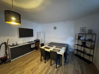 Monteur- & Ferienwohnung Körnerstraße I 4 Schlafzimmer, Wohnküche & WLAN - 0