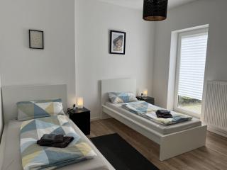 Monteur- & Ferienwohnung Körnerstraße I 4 Schlafzimmer, Wohnküche & WLAN - 4