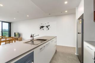 Stylish Phillip Apartment with Gym and Pool - 3
