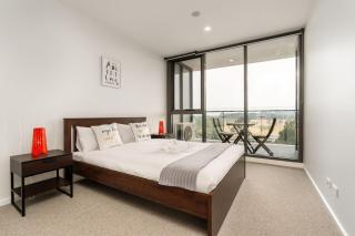 Stylish Phillip Apartment with Gym and Pool - 4