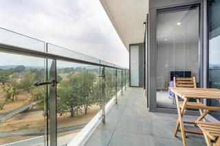Stylish Phillip Apartment with Gym and Pool - 7