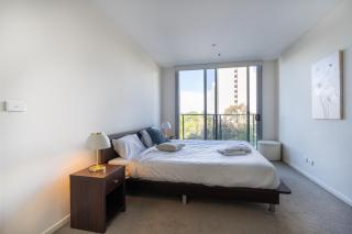 Stylish Phillip Apartment with Gym and Pool - 2