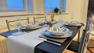 Spacious 2-Bedroom Duplex Apartment With Private Gated Parking - Cantley - 4