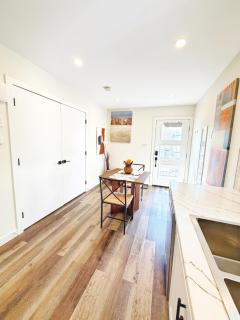 5 Min to UofA, Southgate Mall & Whyte Ave, Cozy Private Garage Suite - 2