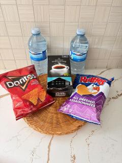 5 Min to UofA, Southgate Mall & Whyte Ave, Cozy Private Garage Suite - 1
