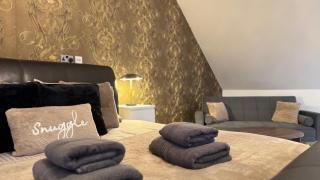 Spacious 2-Bedroom Duplex Apartment With Private Gated Parking - Cantley - 0