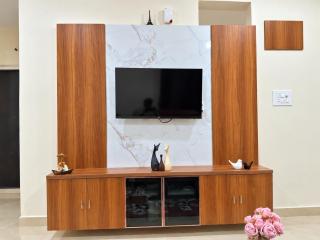 Love Theme 1BHK Cozy Stay in Madhapur HITEC - 5