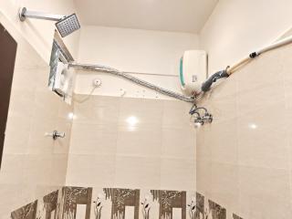 Love Theme 1BHK Cozy Stay in Madhapur HITEC - 3