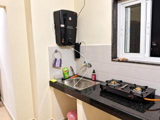 Love Theme 1BHK Cozy Stay in Madhapur HITEC - 1