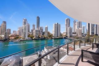 Luxury Chevron Island Retreat Water & City Views - 9