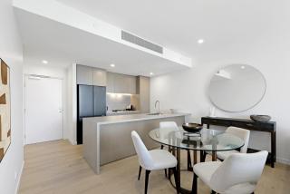 Luxury Chevron Island Retreat Water & City Views - 2
