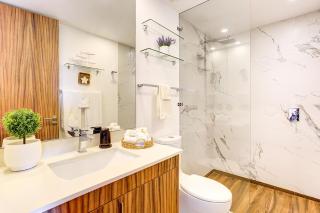 Luxe Condo w/ Rooftop Pool. Walk to Beach - 6