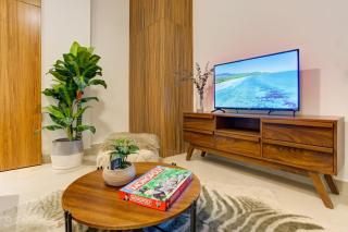 Luxe Condo w/ Rooftop Pool. Walk to Beach - 2