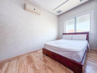 Spacious 2BR Near To CFC, Fast WiFi, Free Parking & Terrace - 8