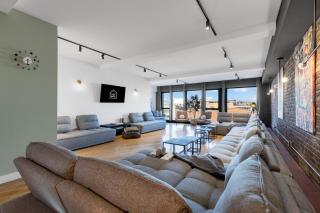 LiV MTL Plaza Two Massive 3,000 sq ft Luxury Penthouses Near Downtown Montréal - 4