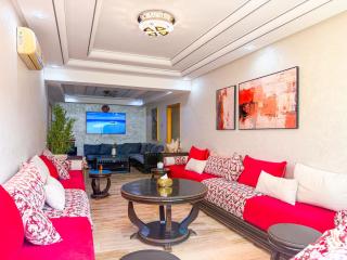 Spacious 2BR Near To CFC, Fast WiFi, Free Parking & Terrace - 0