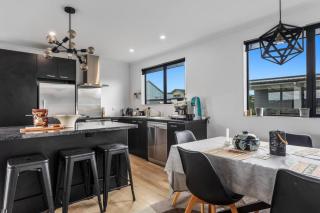 Ranui at the Drifts-Luxury Beach Stay Waiotahe. - 1