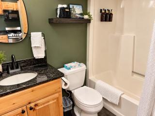 Slope-Side Pet-Friendly Studio | In-Unit Jet Tub - 5