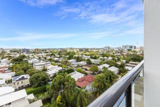 Spacious Panoramic 2BR Apartment, Parking and Views - 7
