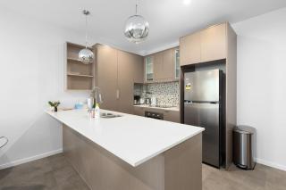 Spacious Panoramic 2BR Apartment, Parking and Views - 9
