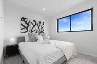 Spacious Panoramic 2BR Apartment, Parking and Views - 4