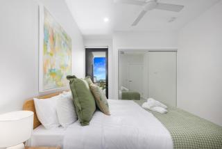 Spacious Panoramic 2BR Apartment, Parking and Views - 2