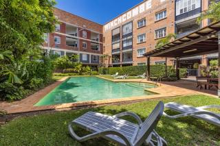 Spacious 3BR Heritage Apartment with Pool, Parking - 6
