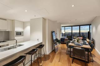 Skytower 72nd Floor 3BR with Parking, Pool and Gym - 9