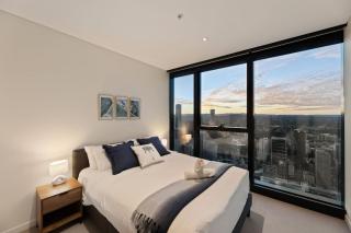Skytower 72nd Floor 3BR with Parking, Pool and Gym - 7