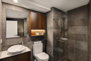 Skytower 72nd Floor 3BR with Parking, Pool and Gym - 2