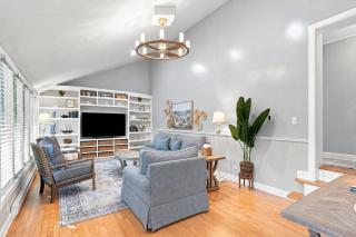 Elegant 4-bedroom retreat 10 minutes from Newport with game room, patio, fire pit - 2