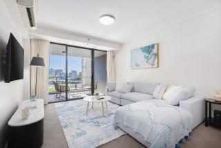 Oaks Luxury 2BR City Suite with Pool, Gym and Parking - 0