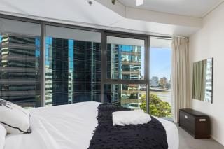 Oaks Luxury 2BR City Suite with Pool, Gym and Parking - 3