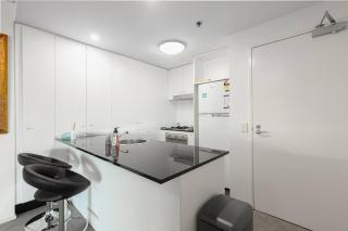 Oaks Luxury 2BR City Suite with Pool, Gym and Parking - 1