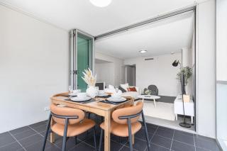 Oaks Gorgeous 2BR City Apt with Pool, Parking, Gym - 9