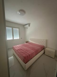 Lake View Luxury Apartment - 9