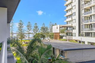Gorgeous and Spacious 2BR Beach Apt with Pool, Parking and Gym - 5