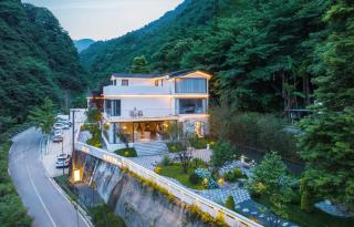 Yunfuli Yunsu Qingcheng Houshe Private Hot Spring B&B - 1