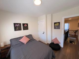 Stylish Toronto Getaway Spacious Fully Equipped - 9