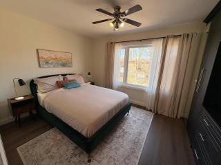 Stylish Toronto Getaway Spacious Fully Equipped - 6