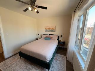 Stylish Toronto Getaway Spacious Fully Equipped - 5